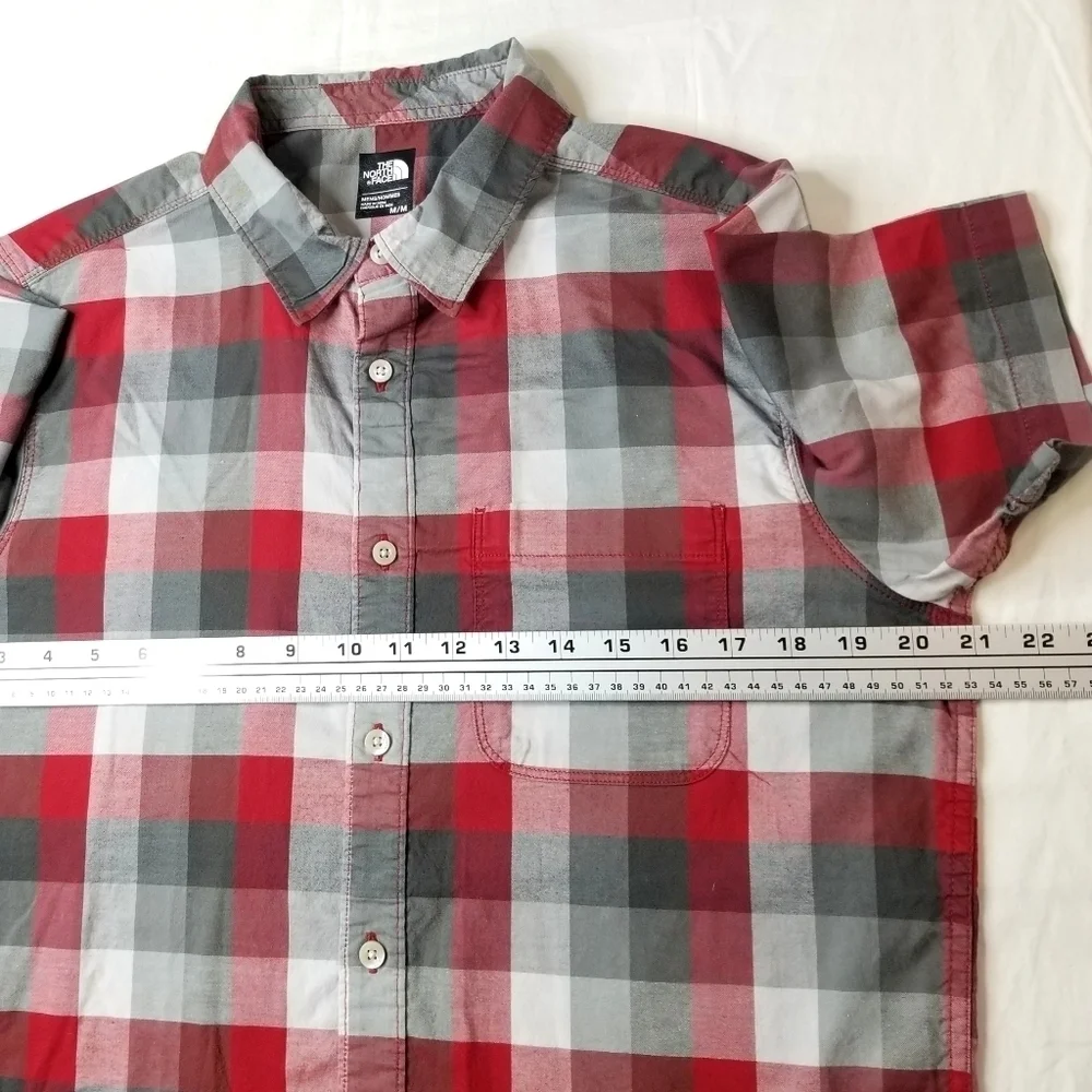 Northface Men's Red Gray White Road Trip Plaid Shortsleeve Buttondown Shirt, M